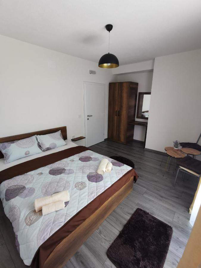Gopo Guesthouse Elshani Екстер'єр фото