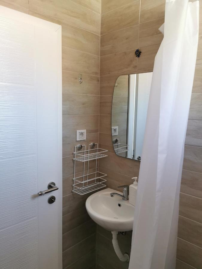 Gopo Guesthouse Elshani Екстер'єр фото