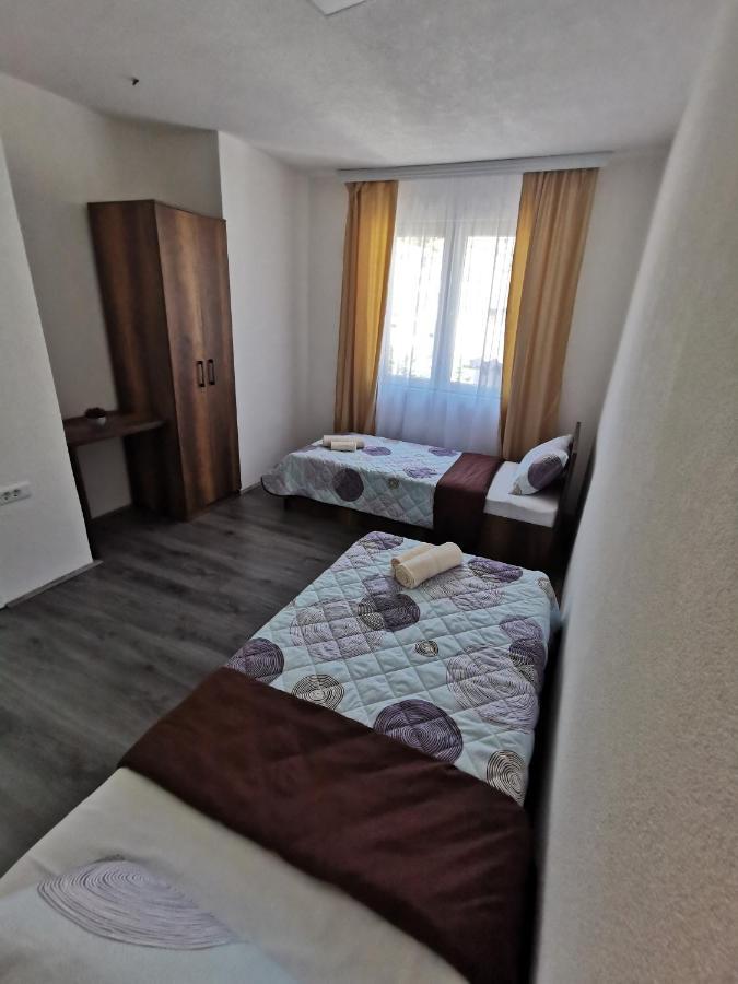 Gopo Guesthouse Elshani Екстер'єр фото