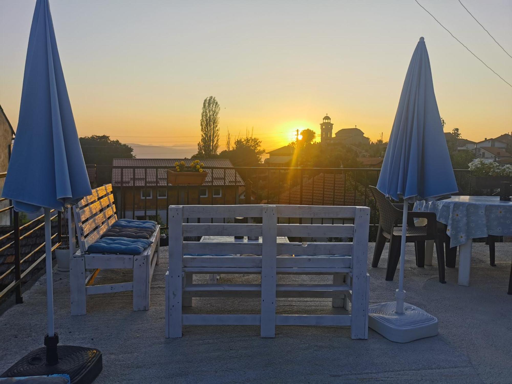 Gopo Guesthouse Elshani Екстер'єр фото